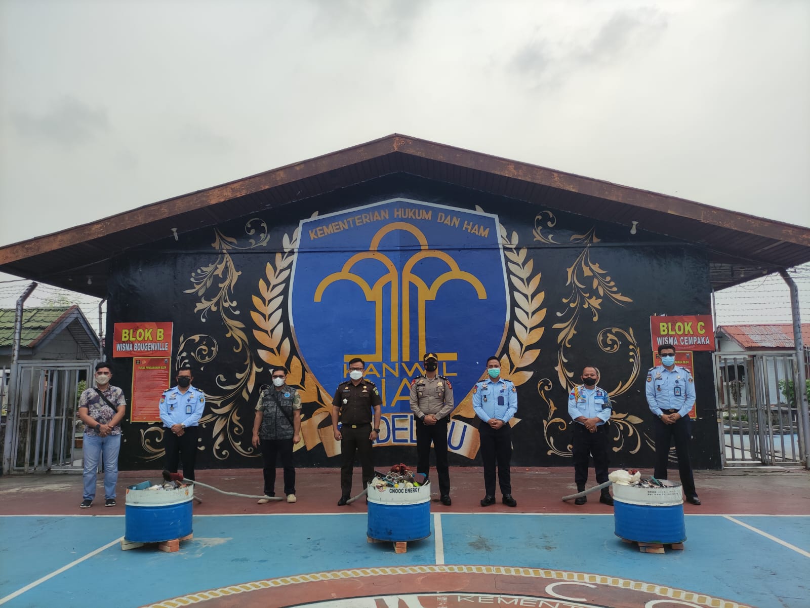 RAZIA RUTIN DILAKSANAKAN, RUTAN DUMAI LAKUKAN PEMUSNAHAN BARANG SITAAN