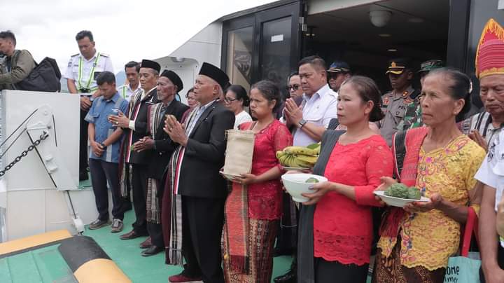 Ritual Hahomion Awali Peluncuran dan Pengoperasian Pelabuhan Paropo Batu Horbo dan KMP jurung-jurung