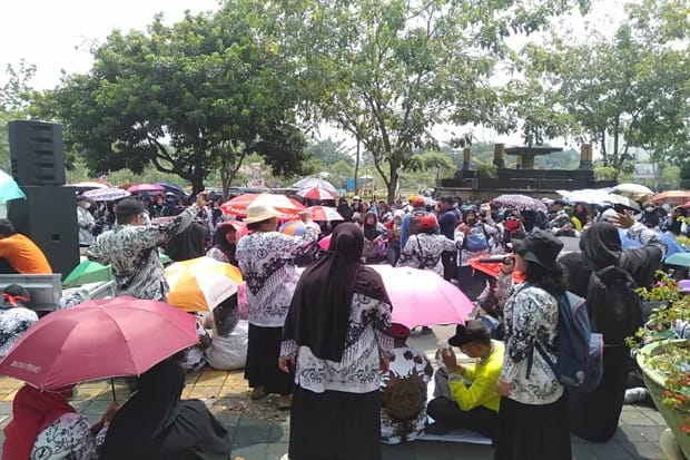 Kembali Demo, Seribuan Guru di Pekanbaru Mogok Mengajar