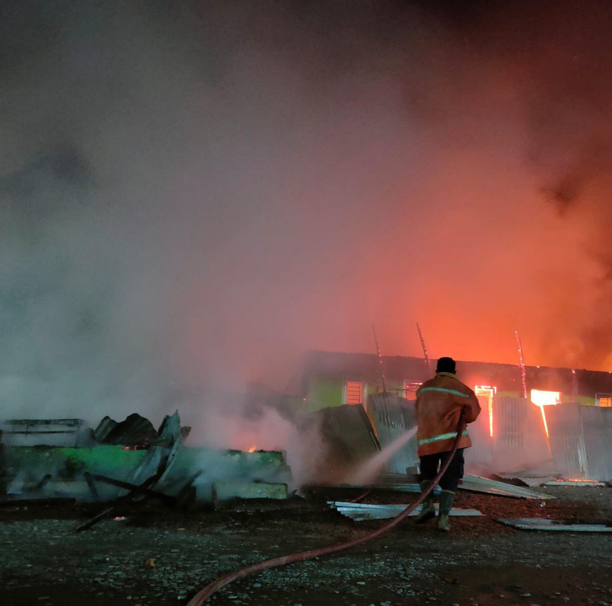 Diduga Sekelompok Preman Melakukan Penyerangan Dan Bakar Mess Karyawan CDI