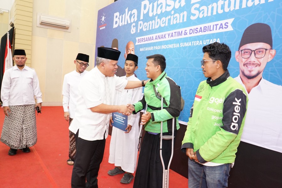 Di Hadiri Wakil Menteri Haji RI, Kajati Sumut Bantu Sejumlah Anak Yatim dan Penyandang Disabilitas Dukung Organisasi Matahari Pagi Indonesia Di Medan