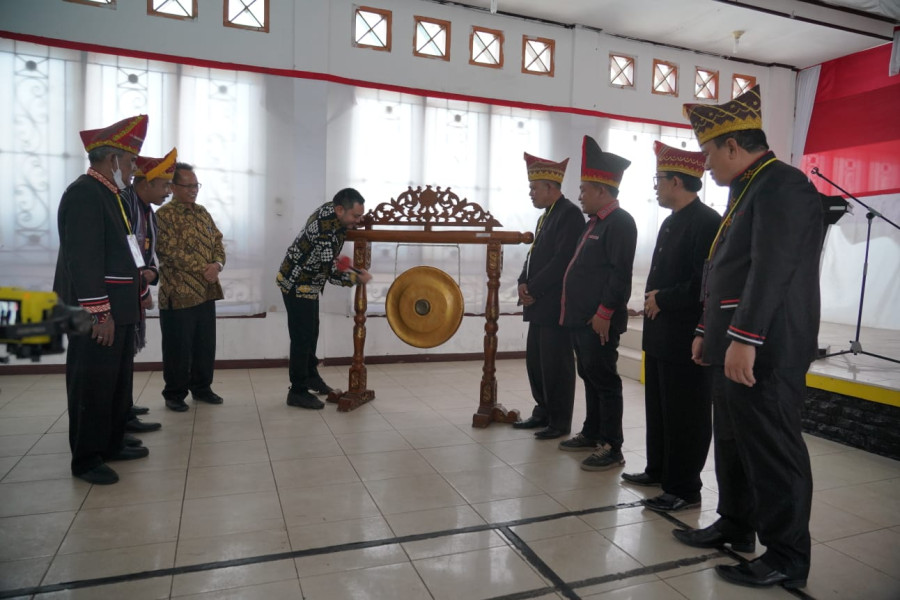 Bupati Pakpak Bharat Hadiri Mubes Marga Padang se-Indonesia