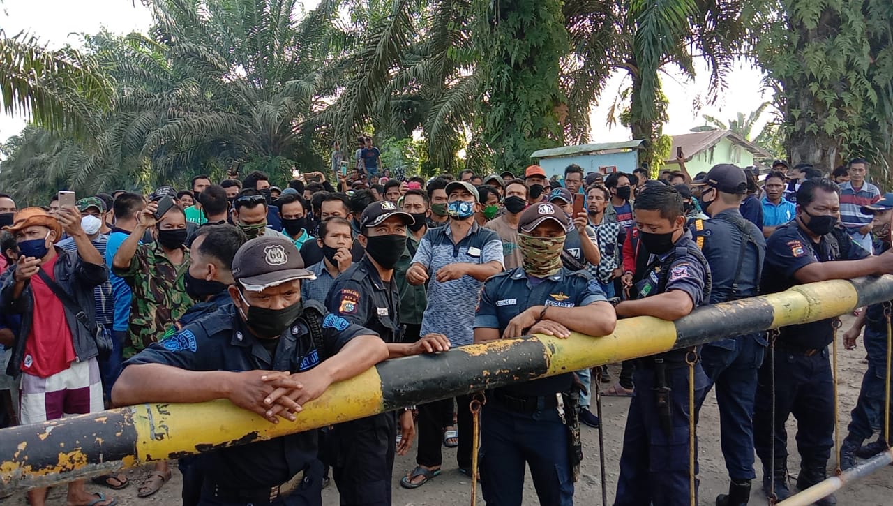 Diduga Penerapan Lock Down Sepihak, Karyawan PT.SAM Demo Pihak Management