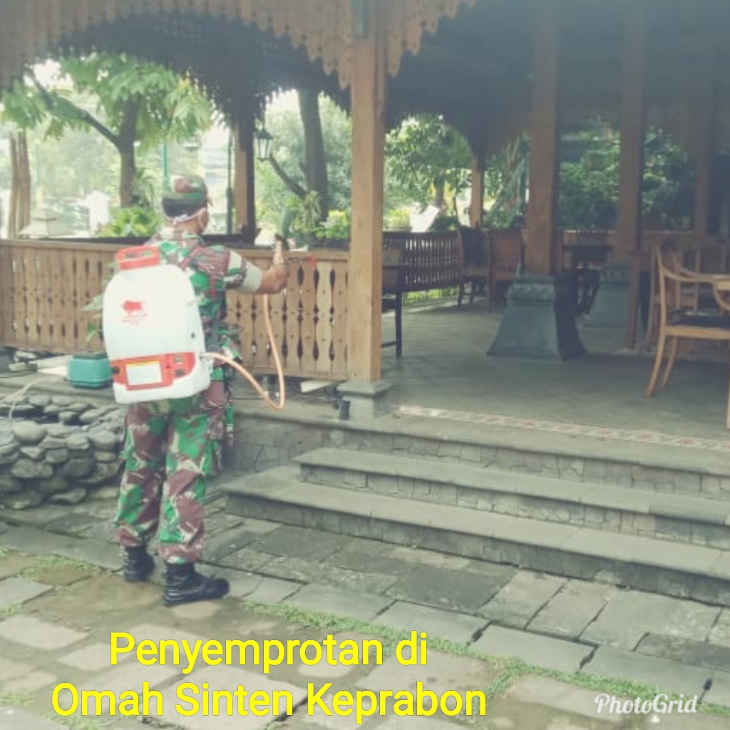 Danramil 02/Banjarsari dan Anggota Semprot Disinfektan Cegah Virus Covid - 19