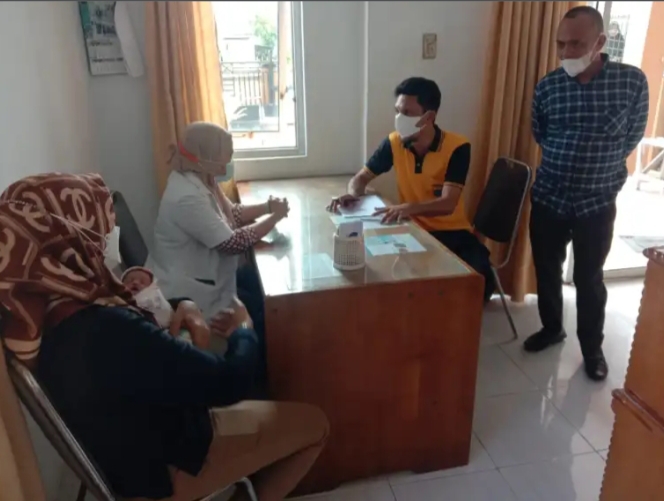 Heboh, Masyarakat Temukan Bayi Perempuan Di Tumpukan Batu Bata Kecamatan Pagar Merbau