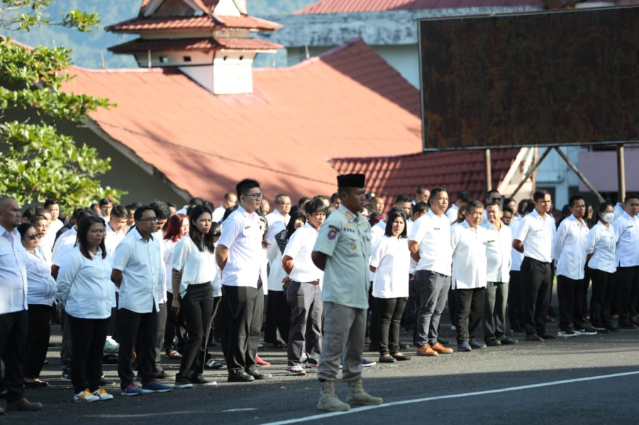 Sekda Pakpak Bharat Pimpin Apel Gabungan ASN