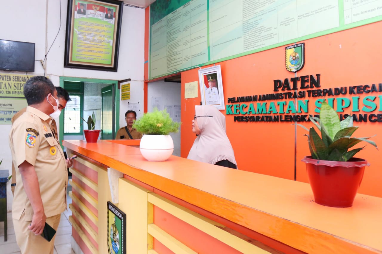 Sidak di Kantor Camat Sipispis Bupati Sergai Temukan 11 Pegawai Tak Masuk Kantor