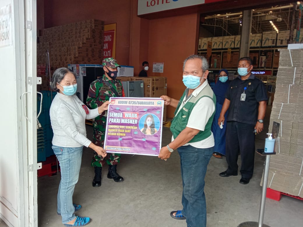 Bati Komsos Koramil 03 Serengan Sasar PPKM di Grosir Lotte Mart