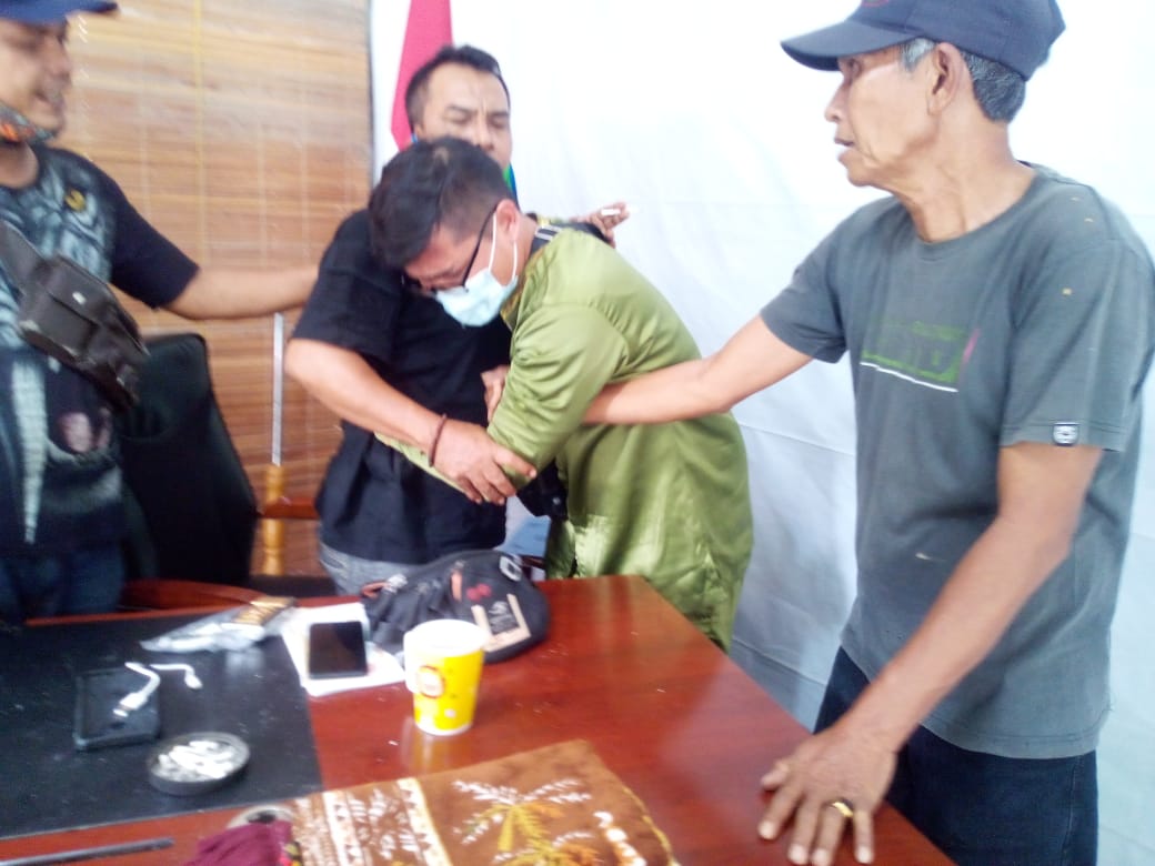 Si penebar Fitnah Akhirnya Meminta Maaf dengan Menangis Kepada  H.Gedangsetel