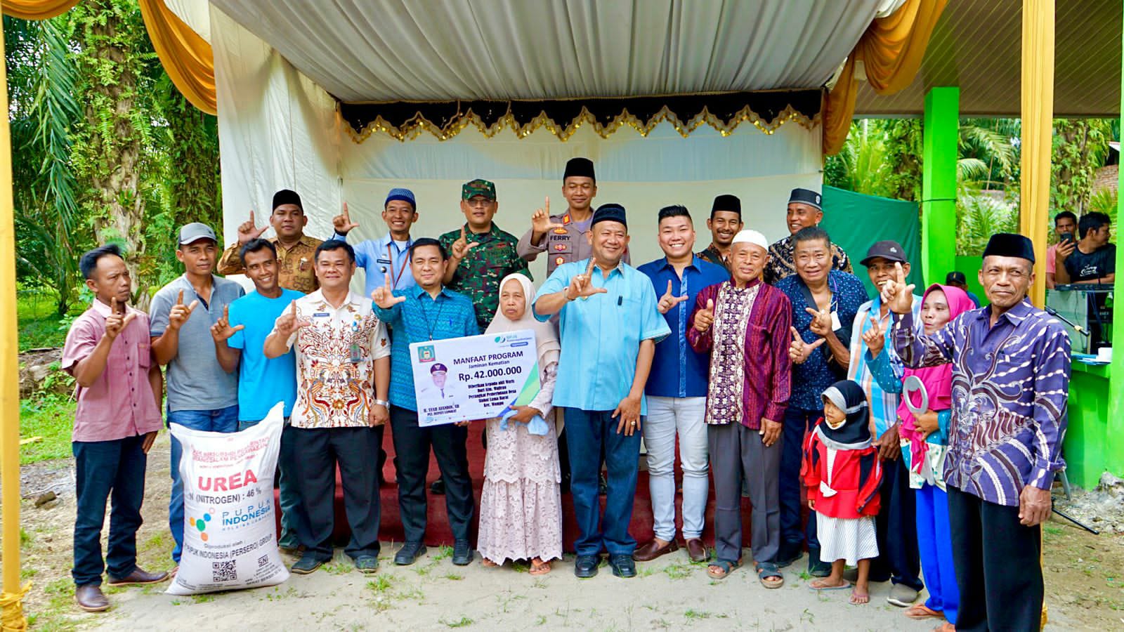 Syah Afandin Serahkan Beragam Bantuan Saat Resmikan Masjid Al Falah di Wampu