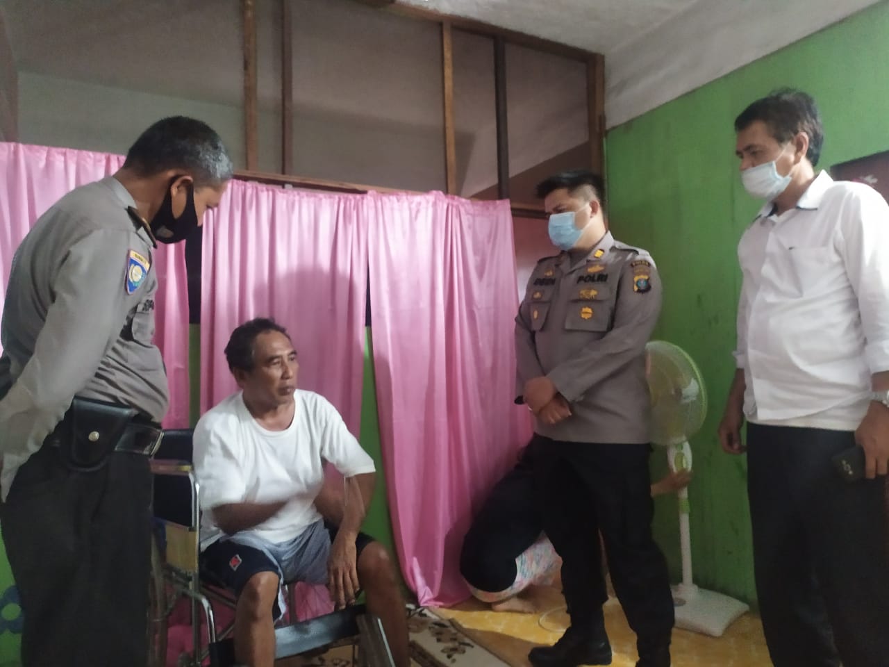 Peduli Keadaan Anggotanya, Kapolsek Medan Helvetia Jenguk Aiptu Dicky Imran yang sedang Sakit Stroke
