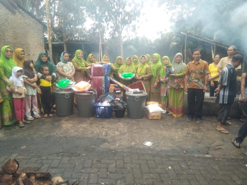 Muslimat Nahdlatul Ulama Pancur Batu Beri Bantuan Tali Asih Korban Bencana Kebakaran