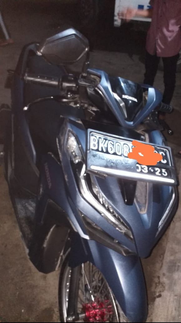 Braaak.., Senggol Mobil Kijang Inova Pengendara Vario Luka Luka