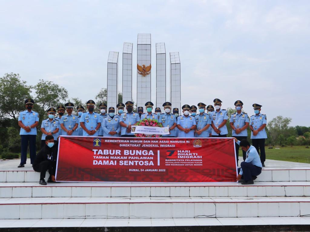 Hari Bhakti Imigrasi Ke-72,Kantor Imigrasi Kelas II TPI Dumai Melaksanakan Ziarah Tabur Bunga