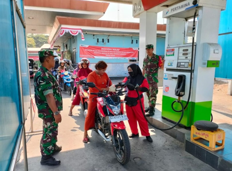 Patroli Babinsa Ngrampal Sisir SPBU, Pastikan Situasi Wilayah Tetap Aman dan Kondusif