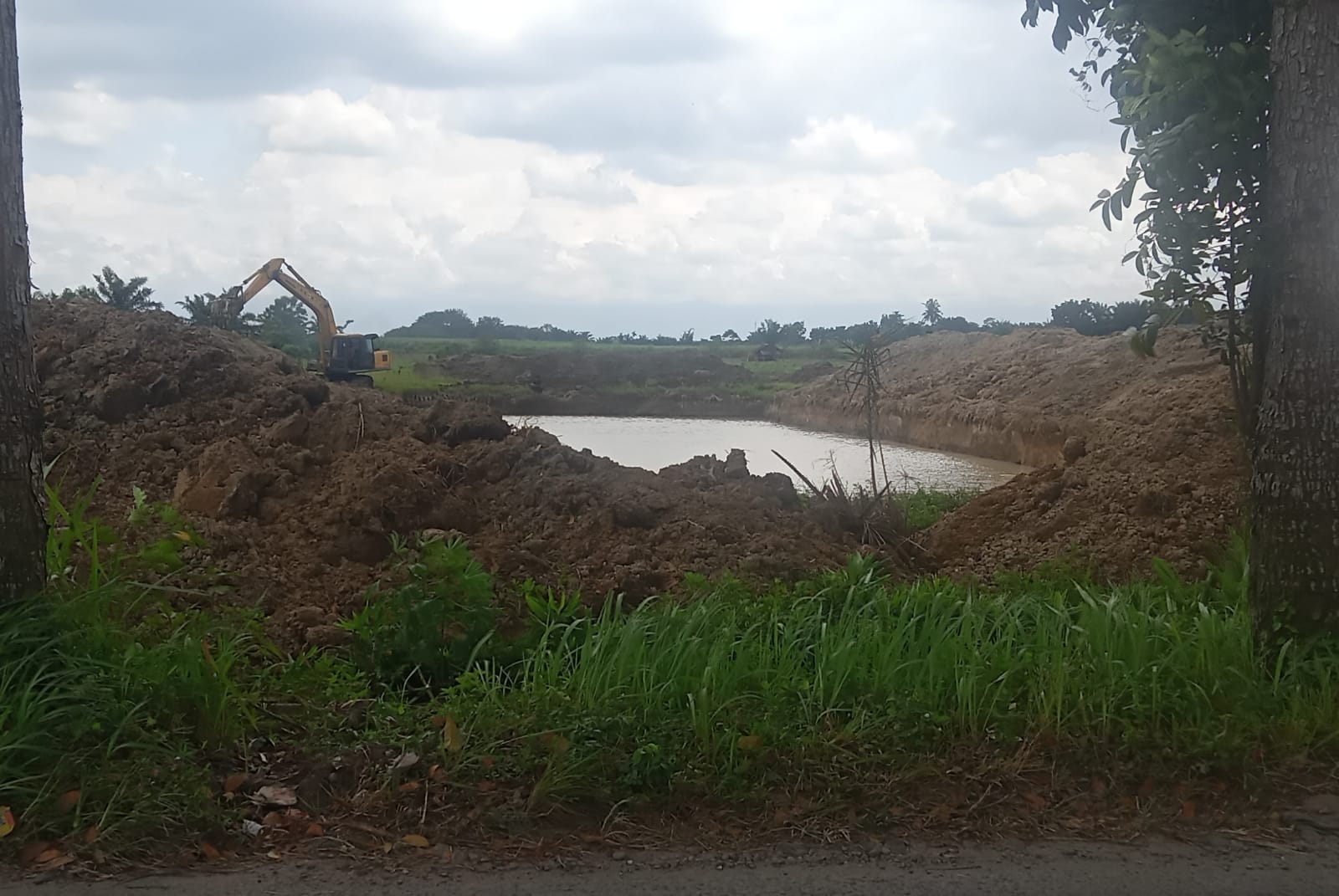 Meski Tak Ada Ijin dari Intansi, Proyek Pembangunan Kolam dan Hotel tetap Berjalan