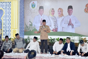 Gubernur Edy Harapkan Wartawan Beritakan Kesulitan Rakyat