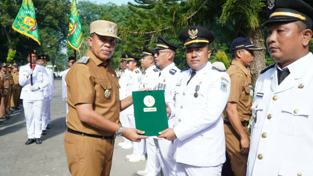 Pj. Bupati Langkat Beri Penghargaan untuk Kecamatan dan Kelurahan Terbaik 2024