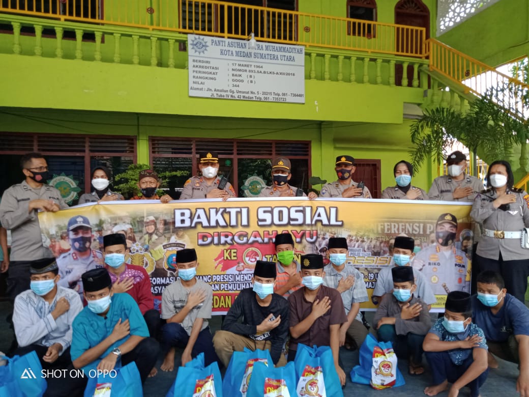 Sambut HUT Bhayangkara Ke 75,Polsek Medan Area Berikan Tali Asih kepada Warga kurang Mampu