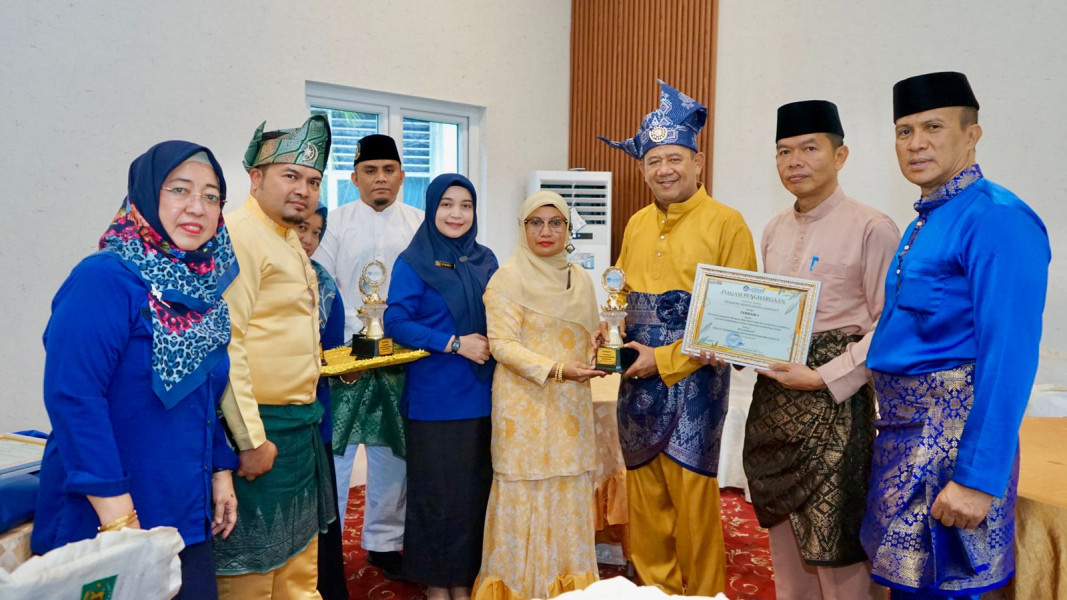 Akbid Langkat Terima 4 Kategori Penghargaan SMPI