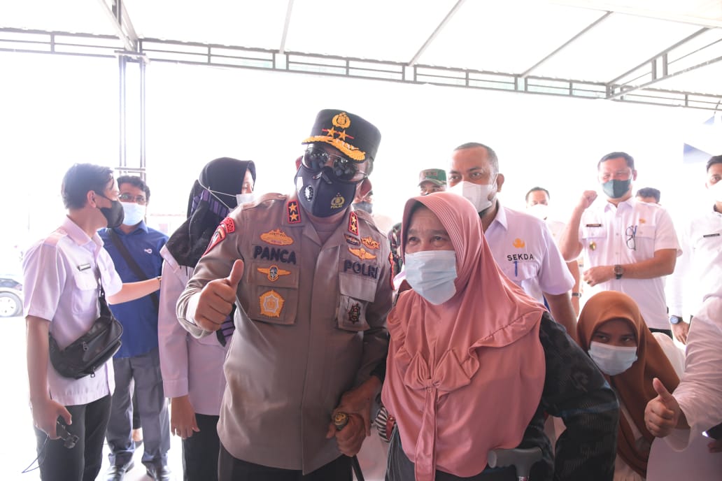 Tinjau Percepatan Vaksinasi Di Labura, Kapoldasu Himbau Masyarakat Patuhi Prokes Saat Libur Nataru