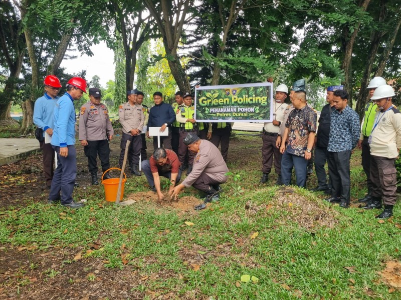 Bhabinkamtibmas Pelintung dampingi Poktan Muklis budidaya Cabe Merah Dukung Ketahanan Pangan