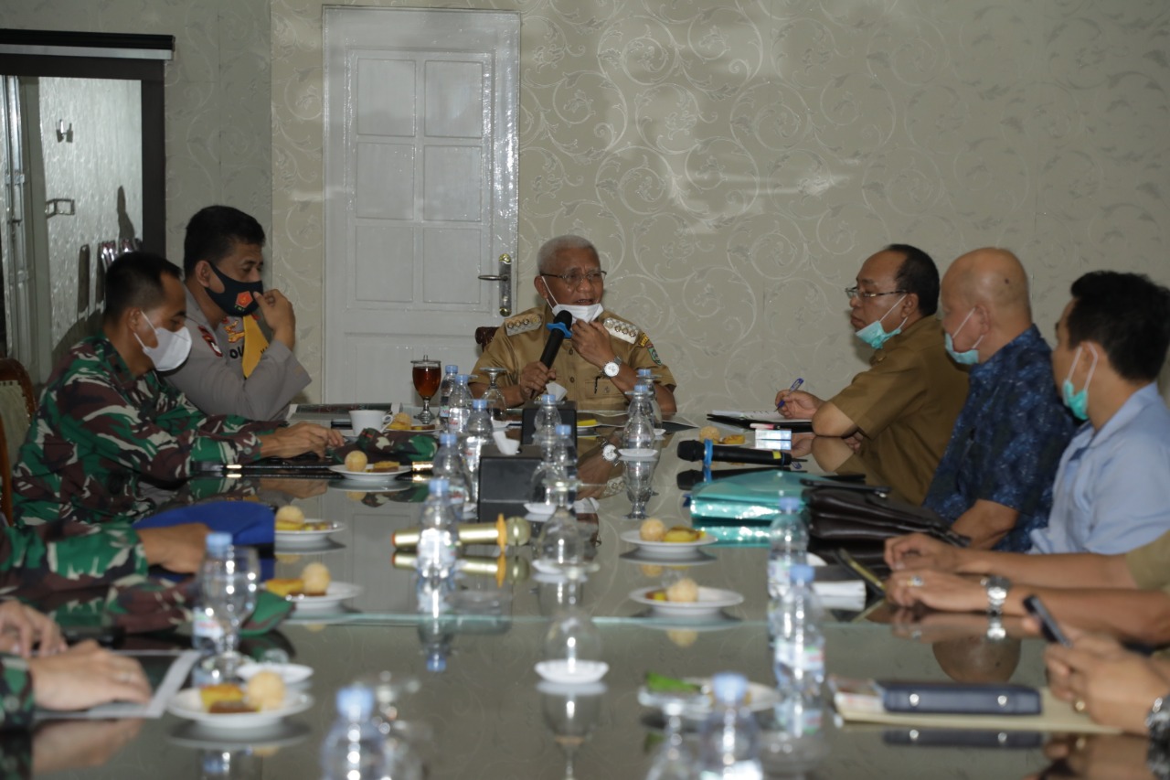 Usai Rapat Bersama Bupati Dan Forkopimda,  Owner PT. IPS Langsung Perintahkan Pembukaan Tanggul  