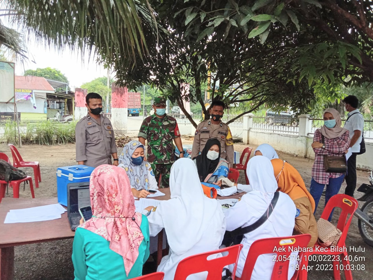 Singergitas TNI-POLRI terlihat dalam Vaksinasi massal di Puskesmas Gunung Selamat