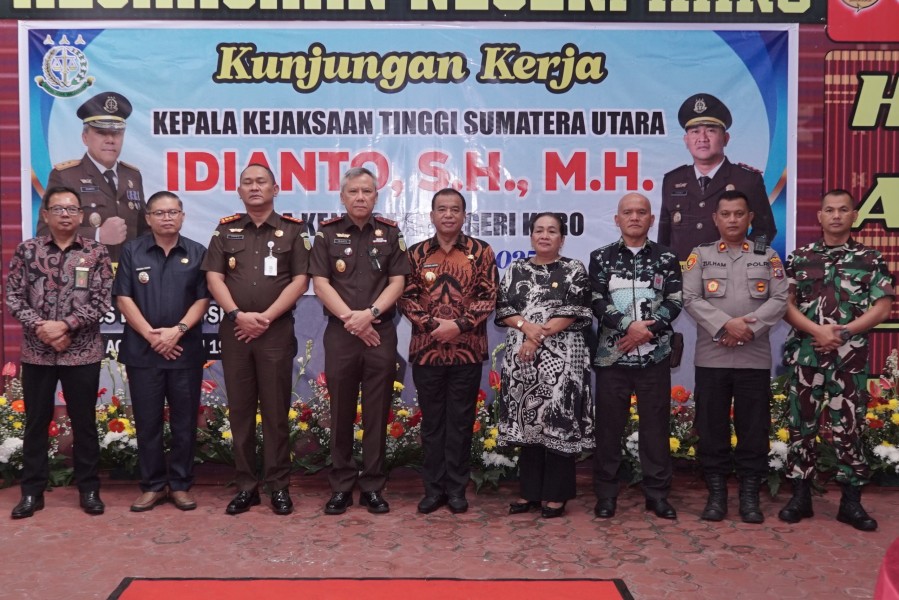 Optimis Raih WBK 2025, Kajati Sumut Motivasi Seluruh Jajaran Kejari Karo Jaga Kekompakan dan Tingkatkan Pelayanan