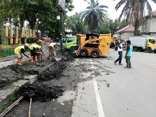 Antisipasi Banjir, Drainase Seputaran  Taman Teladan Medan Dibersihkan