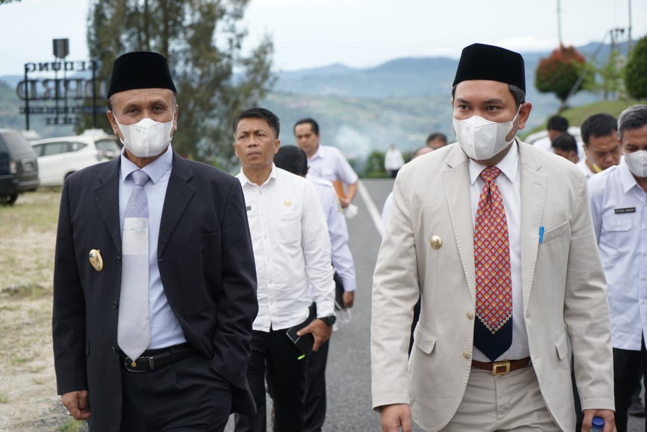 Bupati Pakpak Bharat Hadiri Paripurna Rekomendasi DPRD Atas LKPJ Tahun 2021