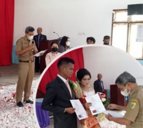 Program inovasi BULAN MADU DAPAT AKTA, Disdukcapil Pakpak Bharat Serahkan Akta Perkawinan Gratis