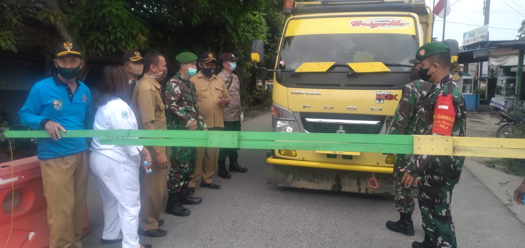 Koramil 09/TM jajaran Kodim 0204/DS  Perketat jalan masuk Kecamatan Teluk mengkudu