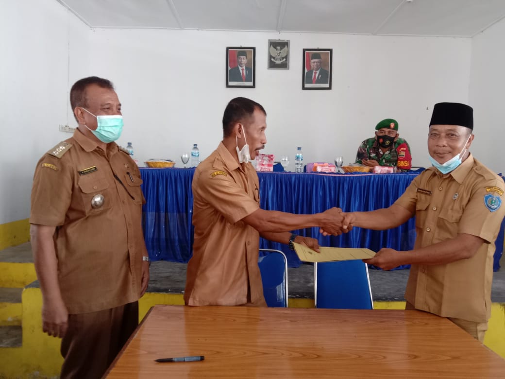 4 Kepala Desa di Kecamatan Panai Hulu di Sertijab kan kepada Pejabat Kepala Desa