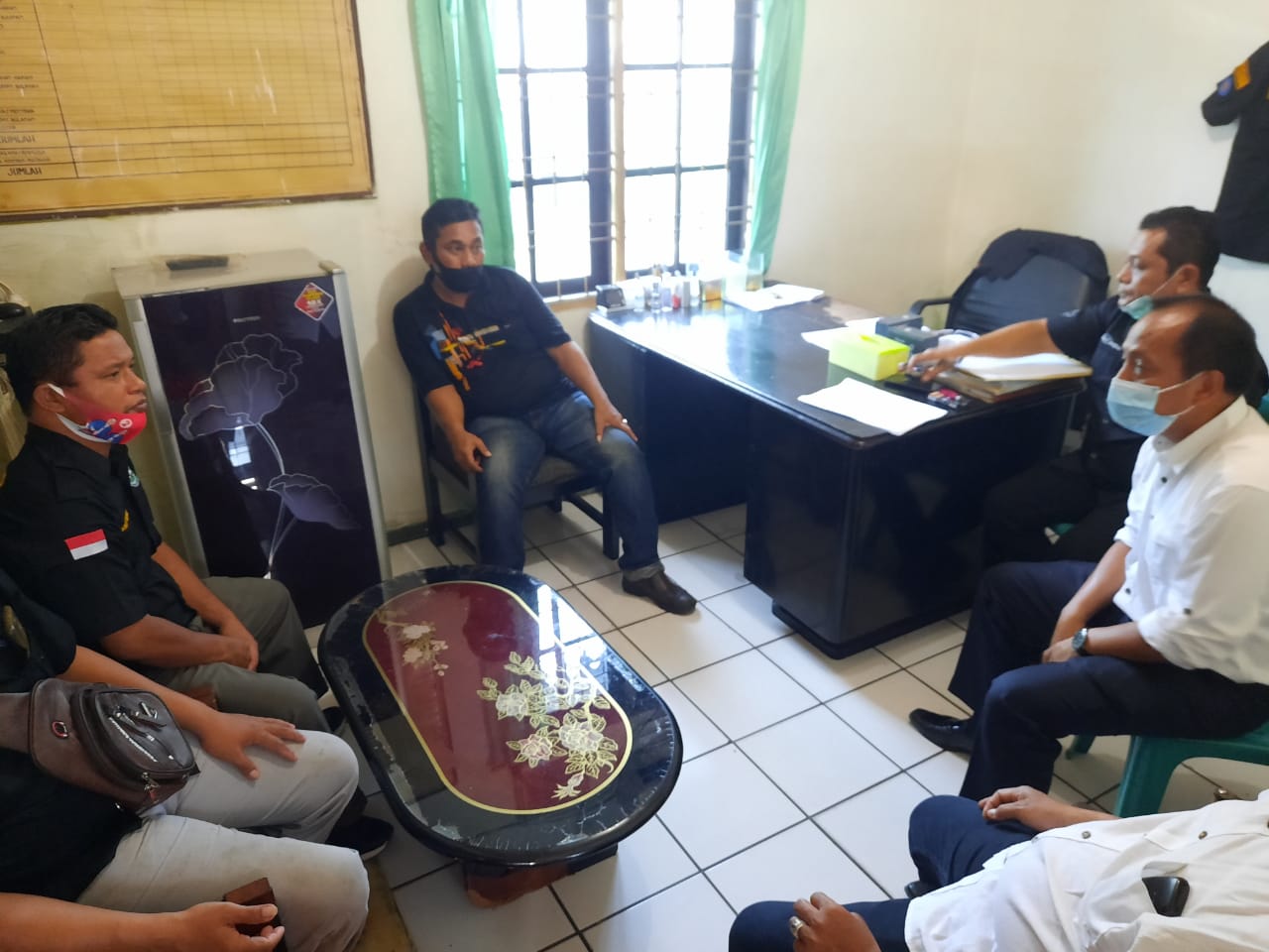 Ka. PD Pusat Pasar Bonar Pasaribu dan Kacab 1 PD Pasar Agus Syahputra Terima Pengurus  PPIB