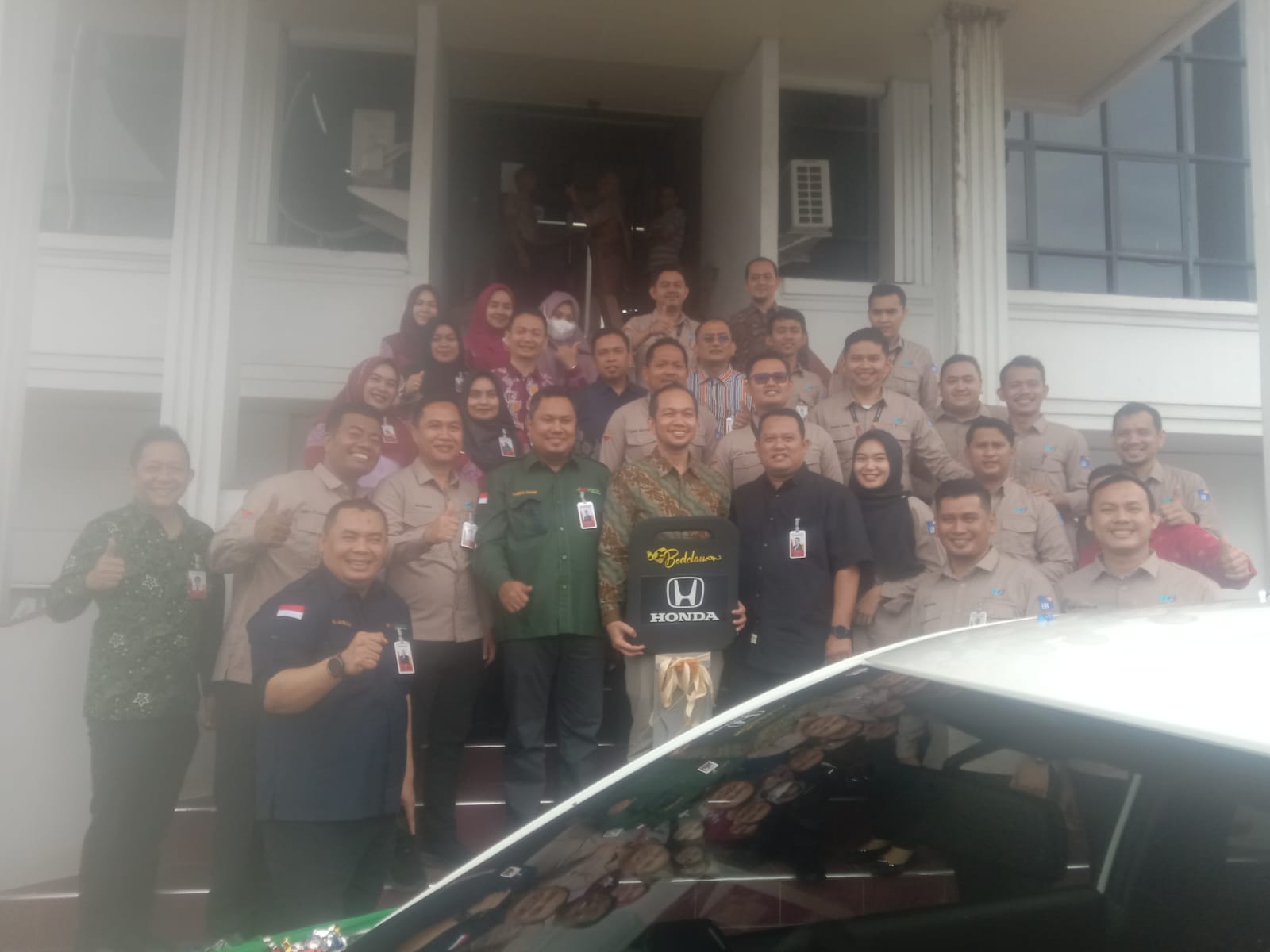 BRK Syariah Dumai Serahkan Grand Prize 1 Unit Mobil MPV Honda Brio