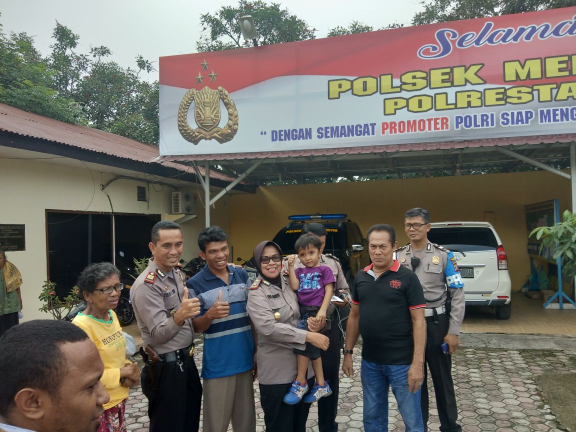 Polsek Medan Helvetia Serahkan Anak Hilang Evan Silalahi kepada Keluarganya