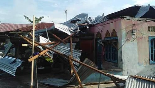 28 Rumah warga Desa Sampean Timur di porak porandakan angin puting beliung