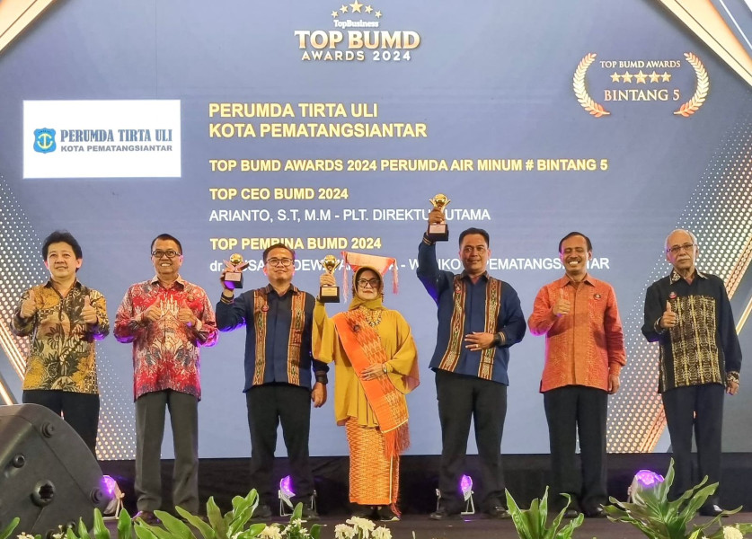Wali Kota Pematangsiantar Terima Top BUMD Awards 2024