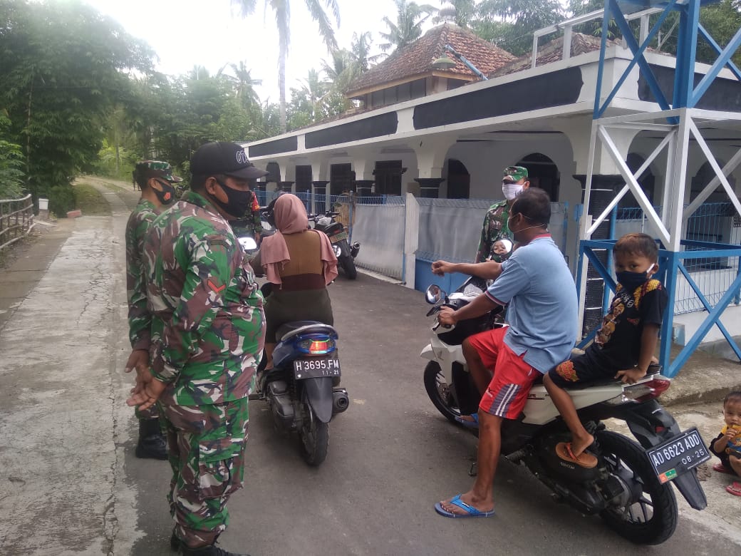 Babinsa Koramil 19 Juwangi Kodim 0724/Boyolali Himbau Prokes Di Tempat Ibadah 