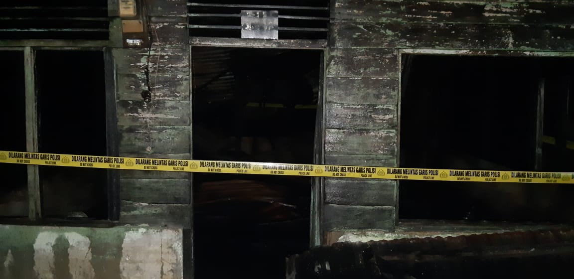 Bengkel Sitopu Ludes Terbakar Sambar 4 Rumah Tetangga
