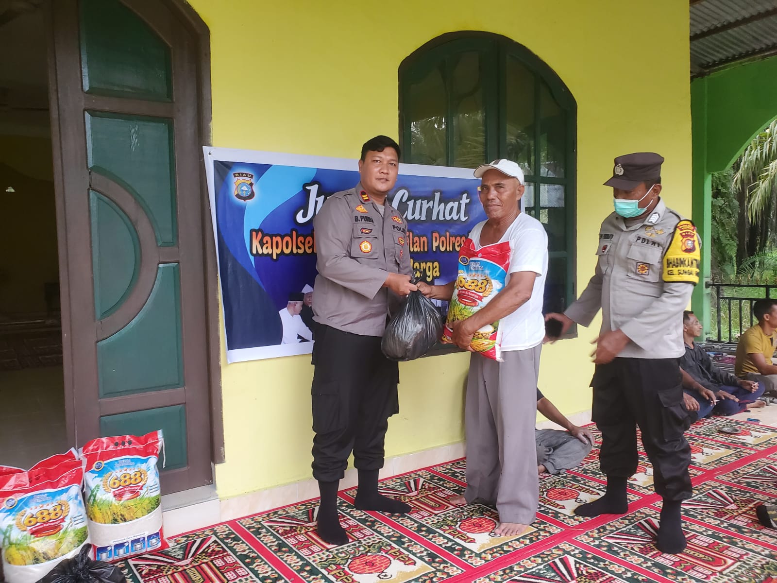 Pererat Tali Silaturahmi dalam Jumat  Curhat, Polsek Sungai Sembilan Tampung Peroalan Warga