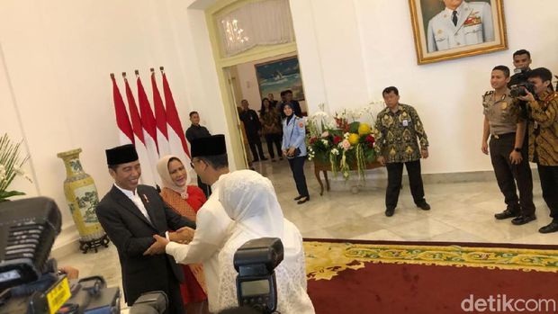 Hadiri Open House Jokowi, Anies-Sandi Sempat Disoraki Warga