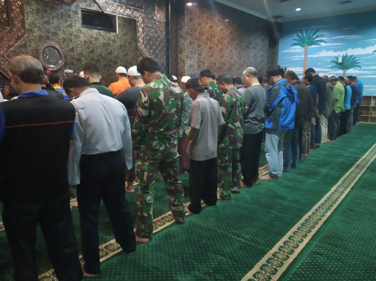 Wujudkan Kemanunggalan TNI Rakyat dengan Sholat Shubuh Berjamaah