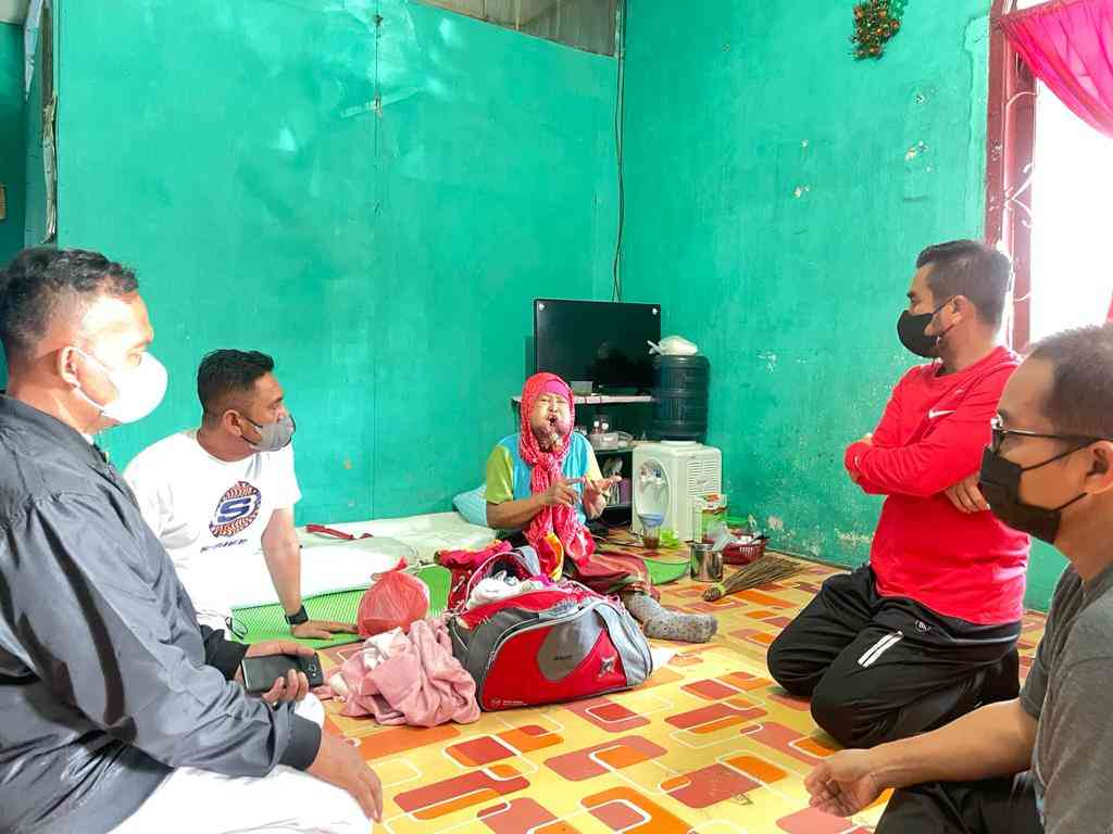 Warsinem alias Mak Udet penderita Kanker mulut disambangi Wakil Bupati Labura