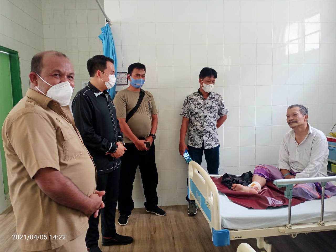 Ketua DPRD Sergai Jenguk  Mandor Terbaring di RSU Sultan Sulaiman