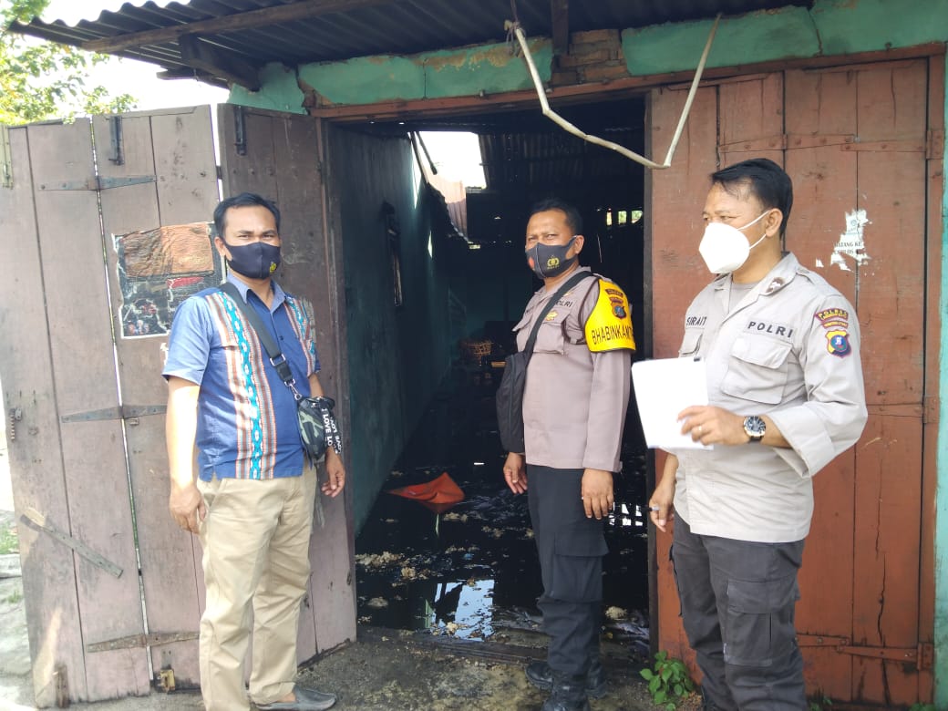 Dua unit rumah Warga Dusun Suka Mulia Damuli dilalap si jago merah