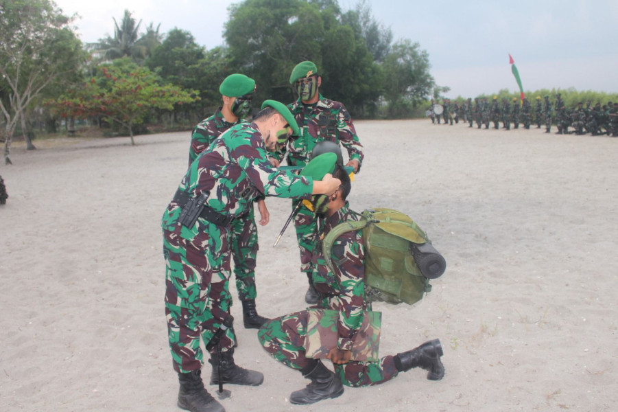 Danrindam I/BB Pimpin Upacara  Pembaretan Prajurit Inf Dikmaba dan Dikmata TNI AD Gel II T/A 2024