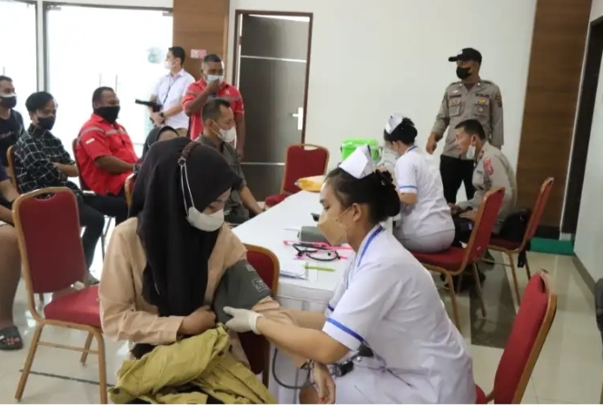 Wakapolda Sumut Hadiri Pelaksanaan Vaksinasi Massal Polresta Deli Serdang