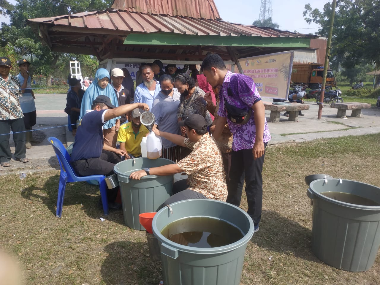 PTPN-IV Kebun Ajamu jual minyak goreng kepada Masyarakat Rp 11.000/liter